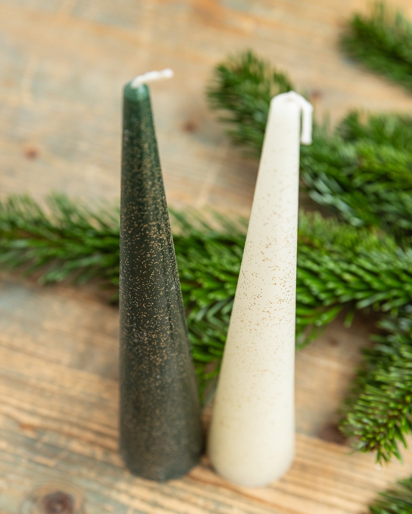 Kegel-Kerze mit Glitzer - grün