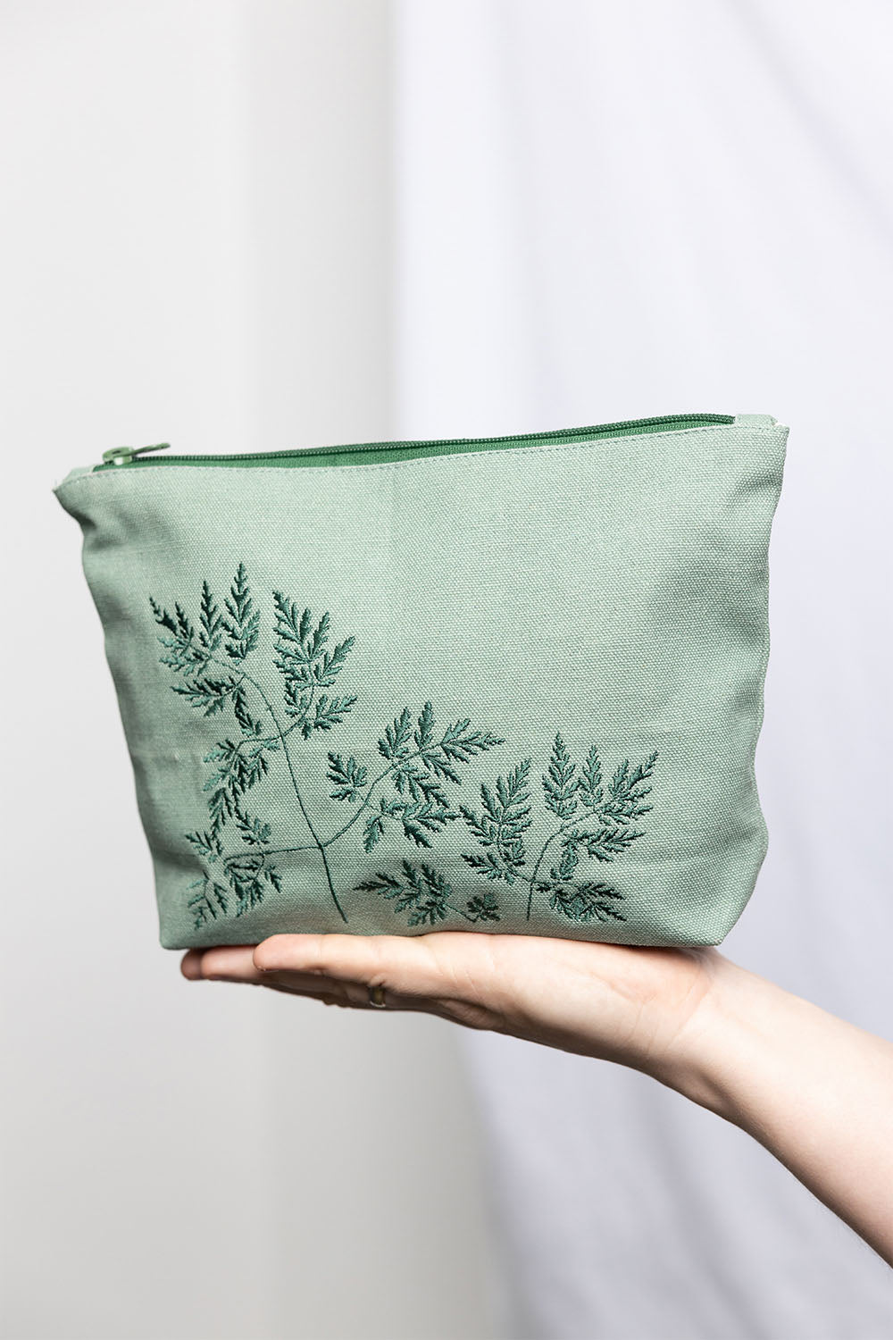 Grüne Kosmetiktasche amit Blattmuster