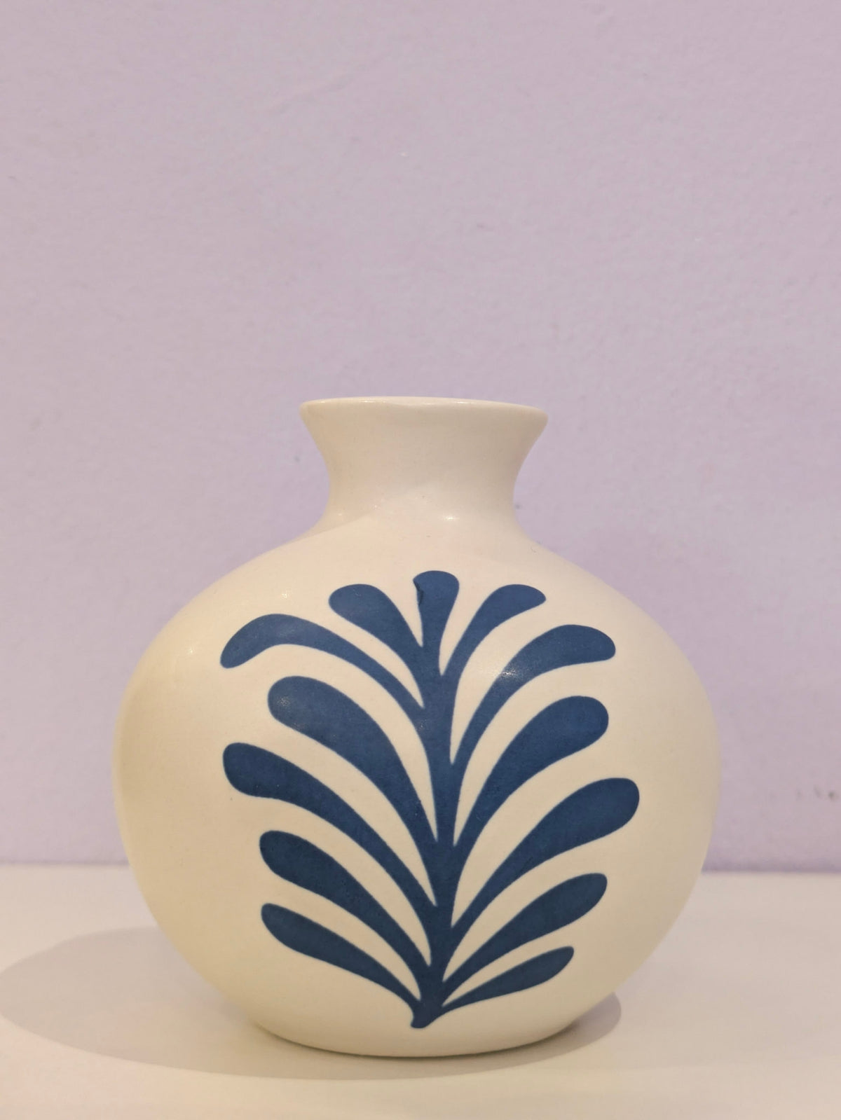 Vase mit Zweig-Motiv - blau